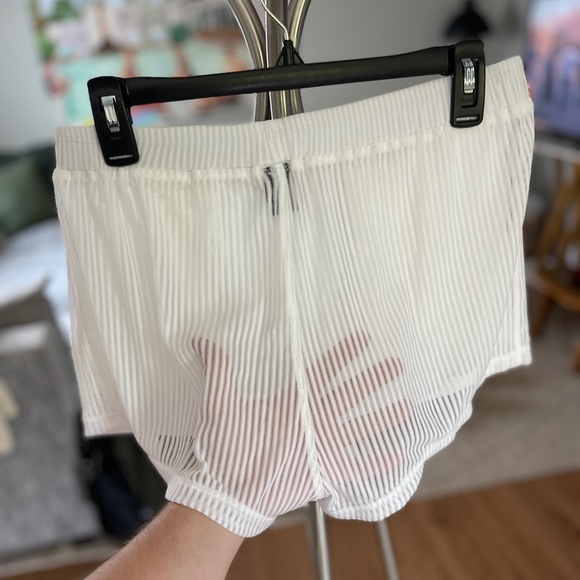 White Rough Trade Shorts size XL - Picture 3 of 3